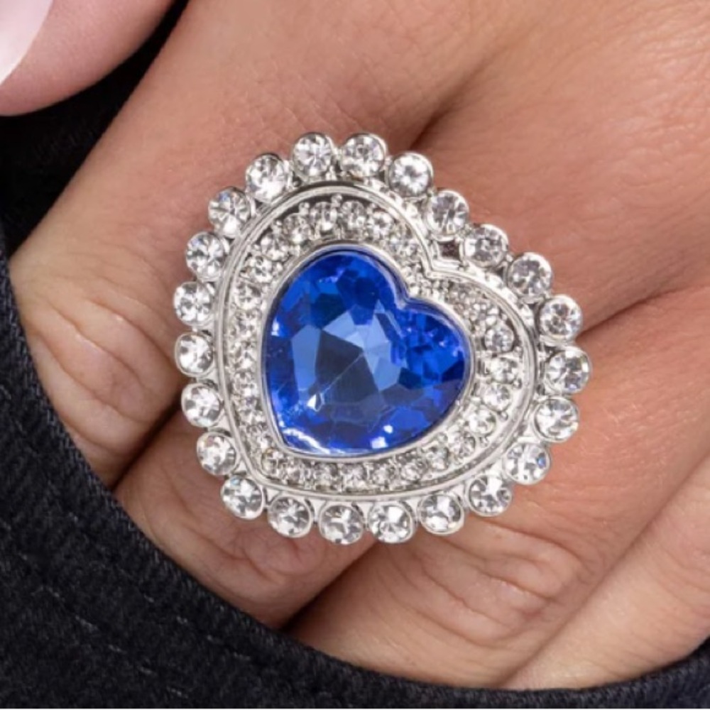 💙🩶💙 “HEAD OVER HEART” BLUE RHINESTONE RING ~ PAPARAZZI❗️💙🩶💙 - Picture 2 of 4